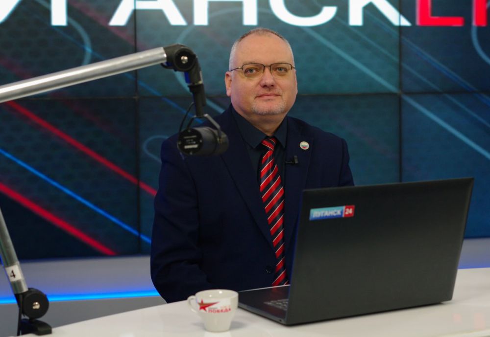 Председатель комиссии по вопросам развития культуры, образования и науки Общественной палаты ЛНР Антон Кондратенко в эфире...