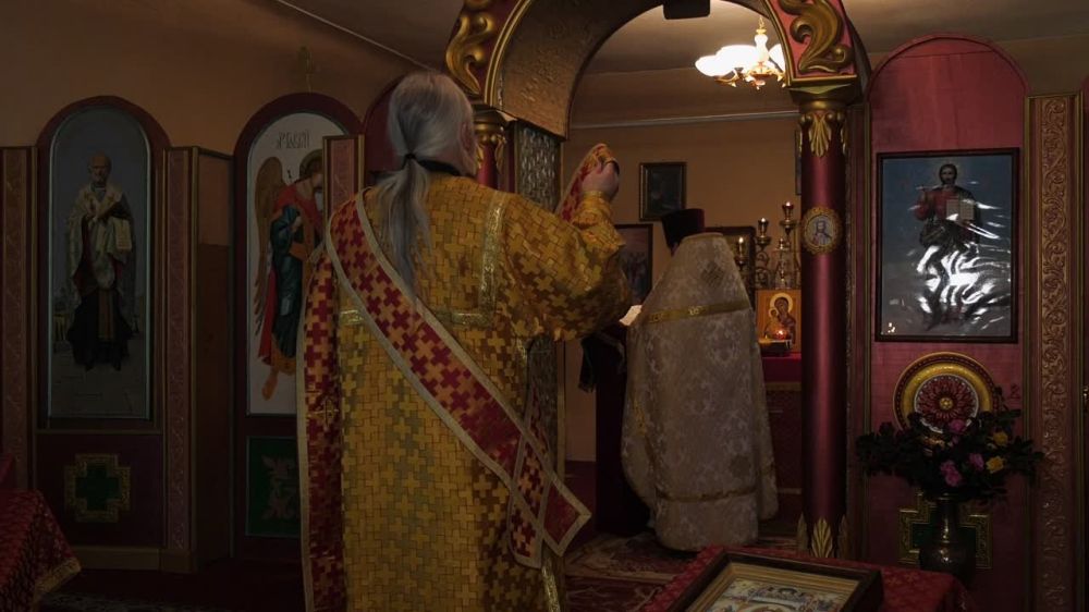 Дарья Лантратова: Дорогие друзья! С Крещением Господним! С праздником, который объединяет, вдохновляет на добрые помыслы и поступки, символизирует обновление и очищение!