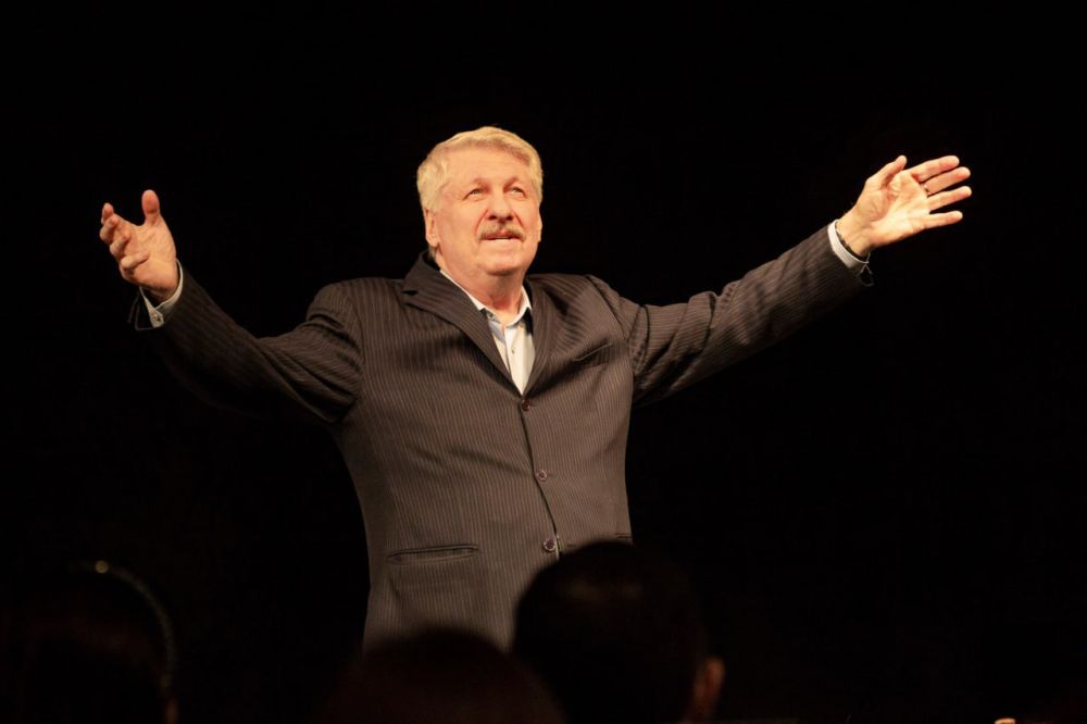 Народный артист России, ведущий актер Александринского театра Сергей Паршин представил в Луганске моноспектакль «Охота жить!», сообщили в МКСМ ЛНР