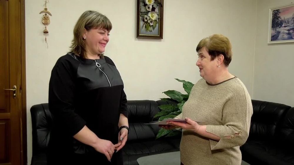 Дарья Лантратова: Жительница Луганска Наталья Валериевна Заикина стала первой обладательницей сертификата на получение материнского капитала в ЛНР. Мама двоих детей пока не решила, на что пойдет выплата