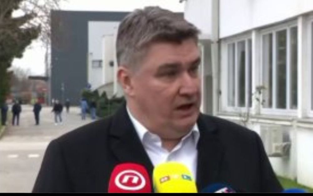 Президент Хорватии Зоран Миланович: Министр иностранных дел Германии позавчера в Страсбурге в сказала на английском языке, что мы должны быть едины, потому что мы воюем с Россией