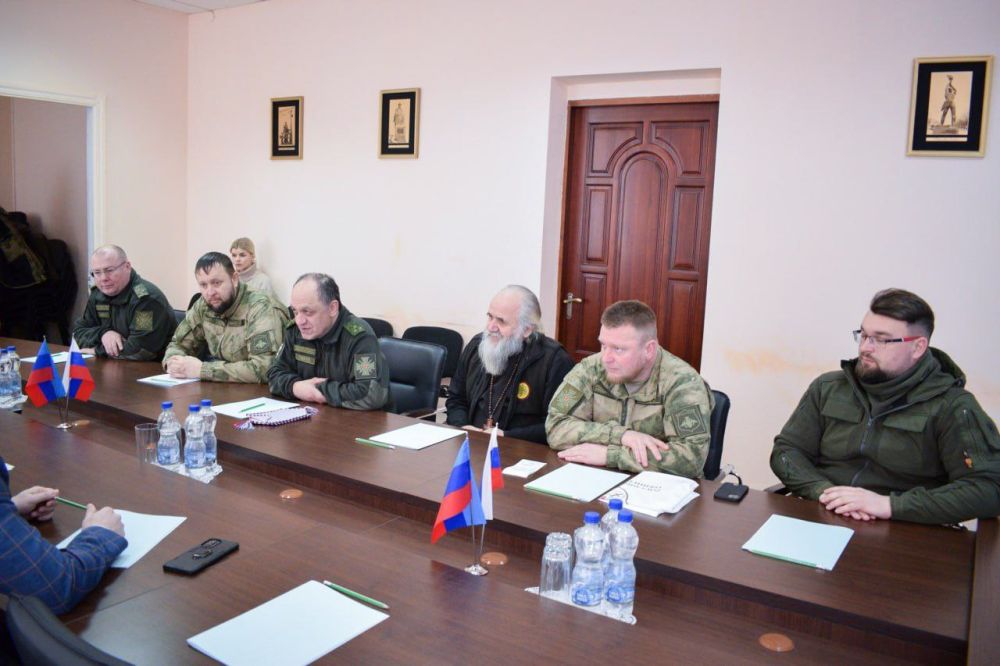 В Народном Совете ЛНР состоялась встреча заместителя Председателя НС ЛНР Олега Коваля, депутатов НС ЛНР Максима Уварова и Елены Фараховой с членами Общероссийской общественной организации «Российский союз офицеров запаса»