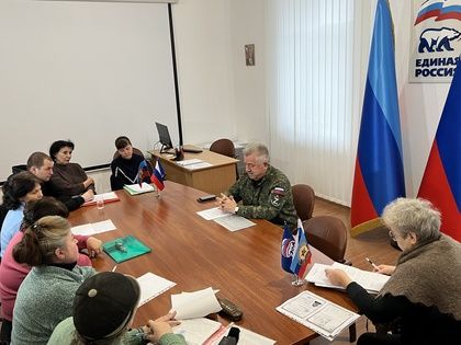 Депутат Госдумы Виктор Водолацкий встретился с родственниками демобилизованных студентов