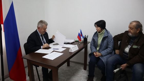 Депутат Госдумы Виктор Водолацкий провел в Луганске личный прием граждан