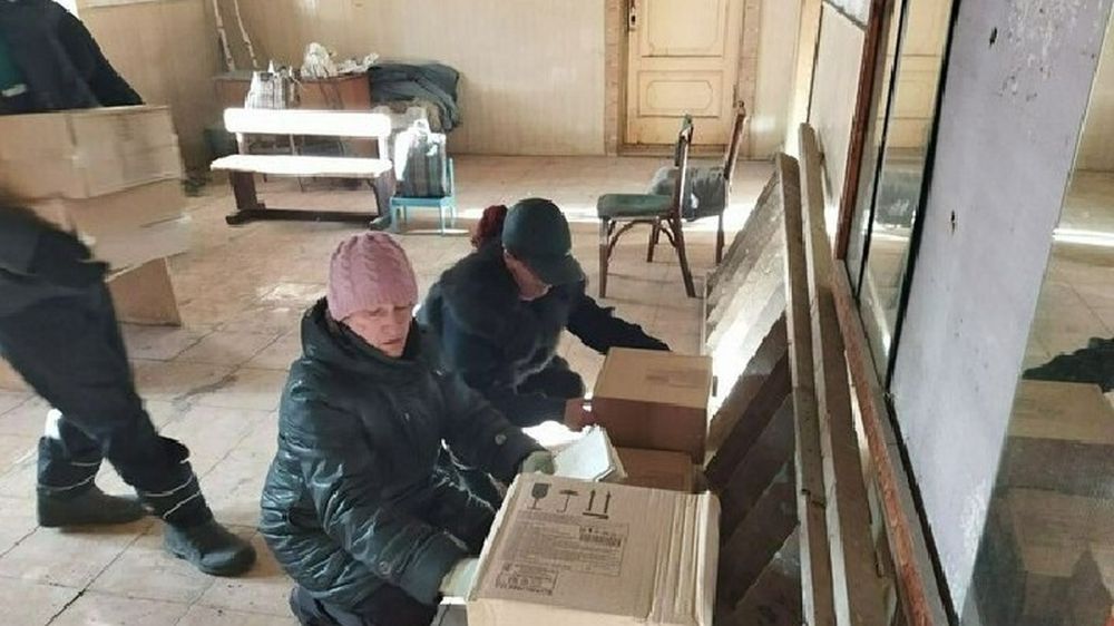 В Золотое и Катериновку в ЛНР доставили 14 тонн гумпомощи