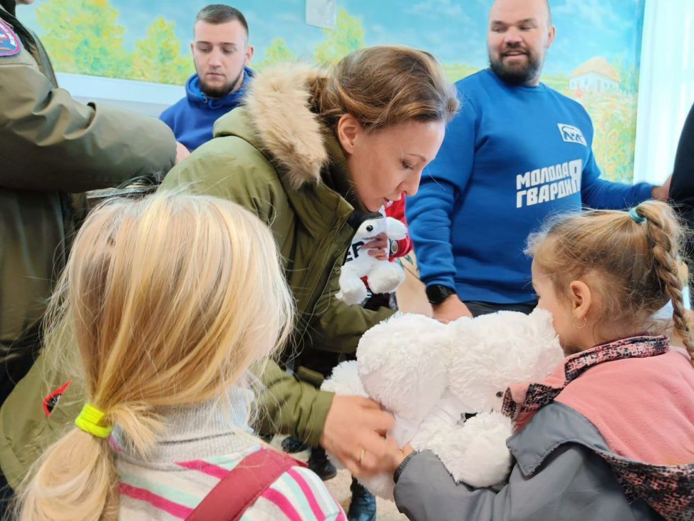 Единая Россия и МГЕР передали гуманитарную помощь учебно-реабилитационному центру в Рубежном (ЛНР)