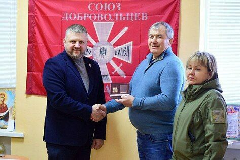 Пасечник отметил активистов из Перми благодарностями и знаками "За гуманитарную помощь"