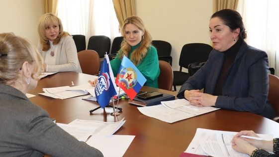 Лантратова приняла участие в заседании совета "Женского движения Единой России" в ЛНР