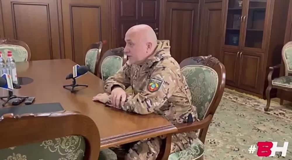 Указом главы Луганской Народной Республики Захар Прилепин награждён знаком «За гуманитарную помощь»