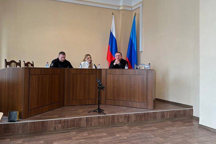 Сенатор РФ от ЛНР, замсекретаря Генерального совета "Единой России" Дарья Лантратова и председатель Народного...