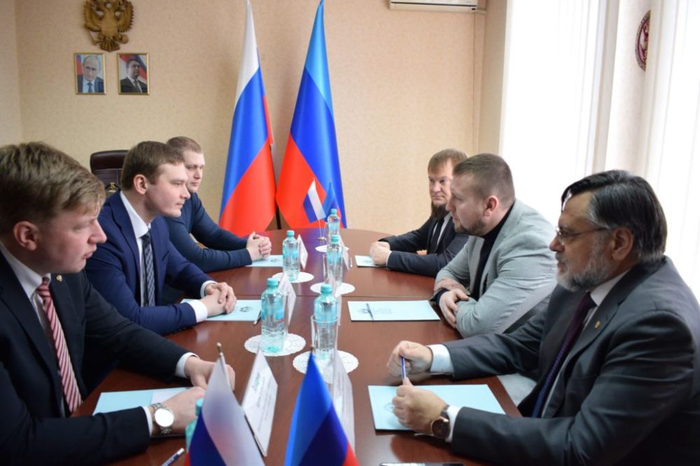 Денис Мирошниченко провел встречу с Главой Республики Хакасия – Председателем Правительства Республики Хакасия Валентином Коноваловым