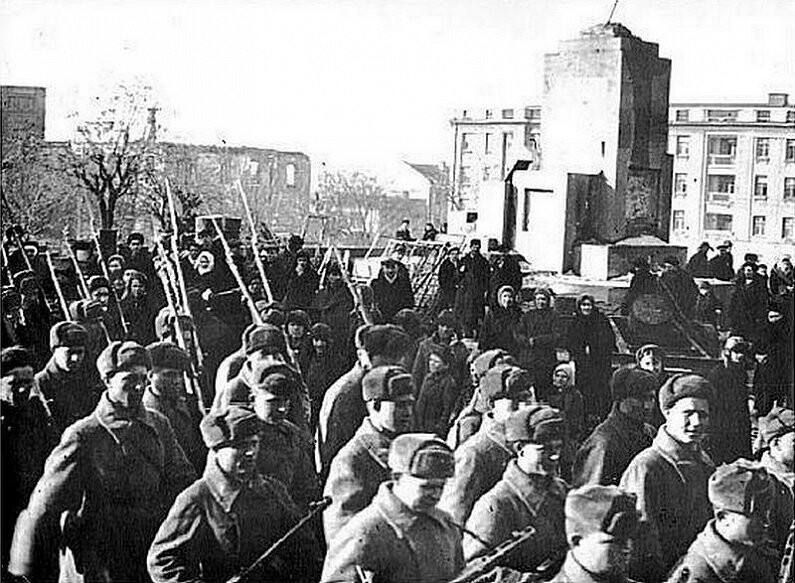 Родион Мирошник: С 80-й годовщиной освобождения Ворошиловград! (Луганск)