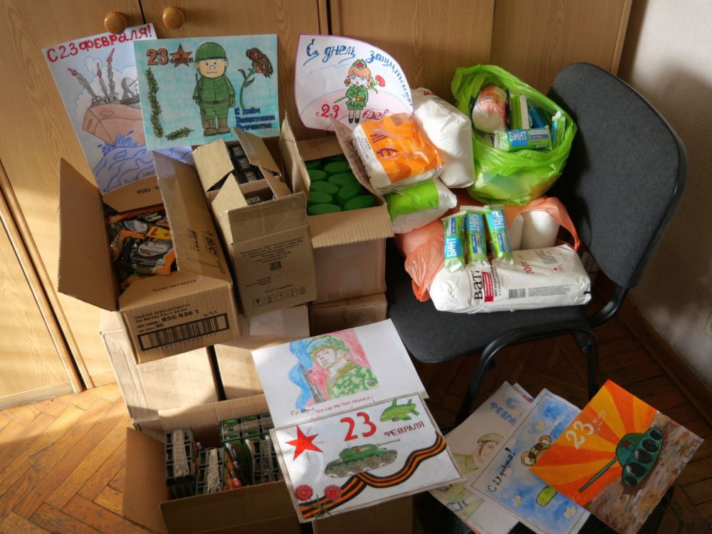 Члены организации ветеранов, казаки и школьники поздравили бойцов с наступающим Днем защитника Отечества