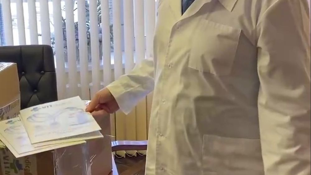 Общественники передали луганской больнице третий аппарат для заживления ран