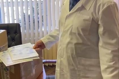 Общественный деятель Родион Мирошник передал уже третий аппарат для заживления ран Луганской республиканской клинической больнице