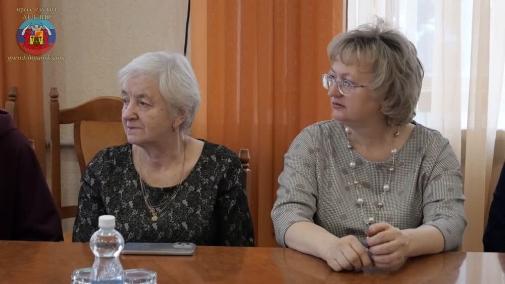 Манолис Пилавов накануне 8 Марта вручил благодарности виновницам торжества