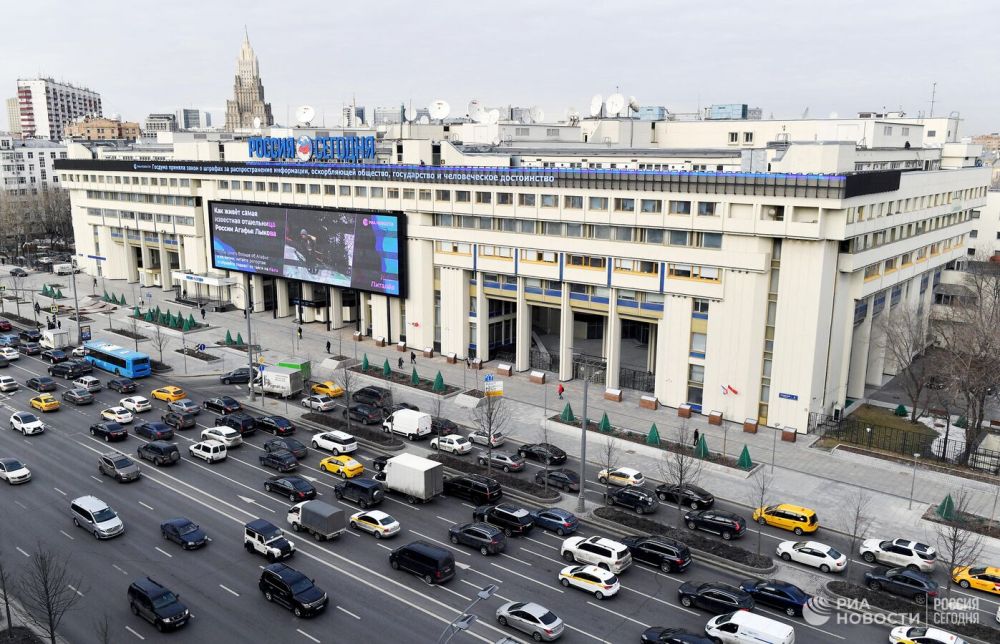 Володин вручил награды медиагруппе "Россия сегодня" и ее сотрудницам