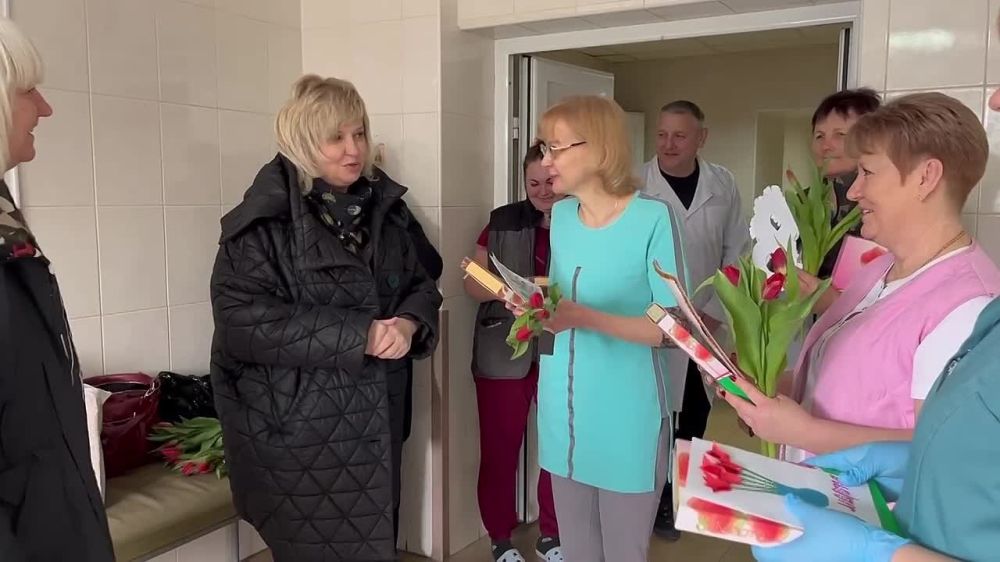 Светлана Гизай: Сегодня поздравили врачей, медсестёр, медперсонал приемного отделения Луганской республиканской клинической больницы