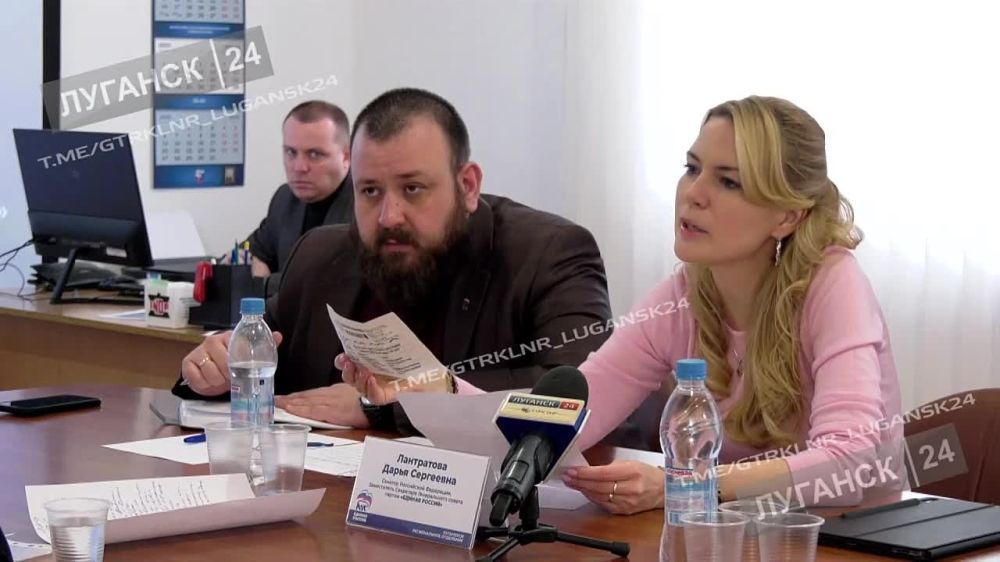 Сенатор Российской Федерации от ЛНР Дарья Лантратова провела приём граждан в общественной приёмной Луганского отделения партии «Единая Россия»