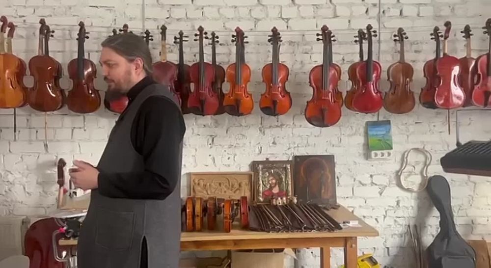 Дарья Лантратова: Монах, строитель, музыкант, скрипичных дел мастер