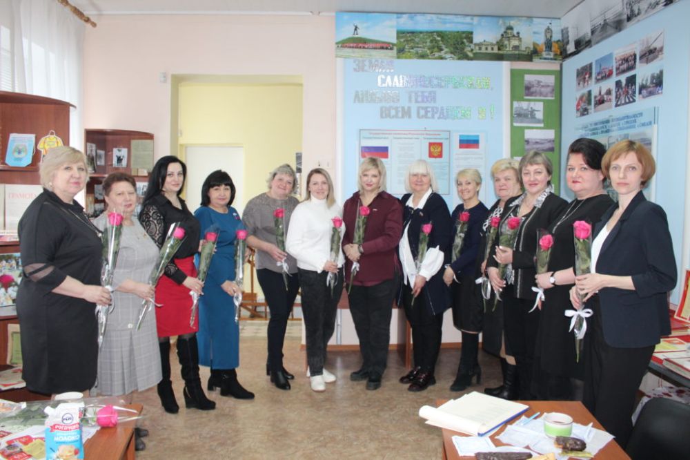 В Славяносербске поздравили женщин-активисток ОД «Мир Луганщине»