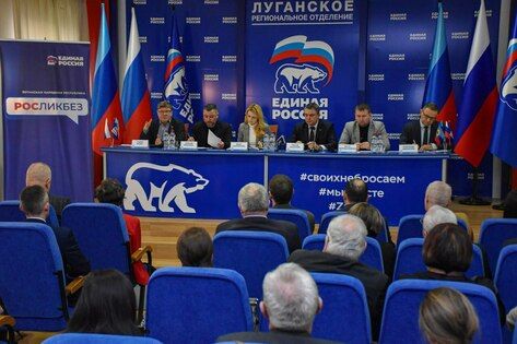 Депутат ГД и замминистра труда РФ провели в Луганске Росликбез по социально-трудовым отношениям