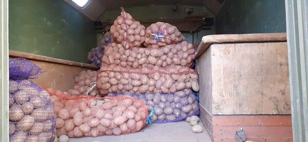 Мэрия доставила жителям четырех населенных пунктов Первомайска картофель, воду и пленку