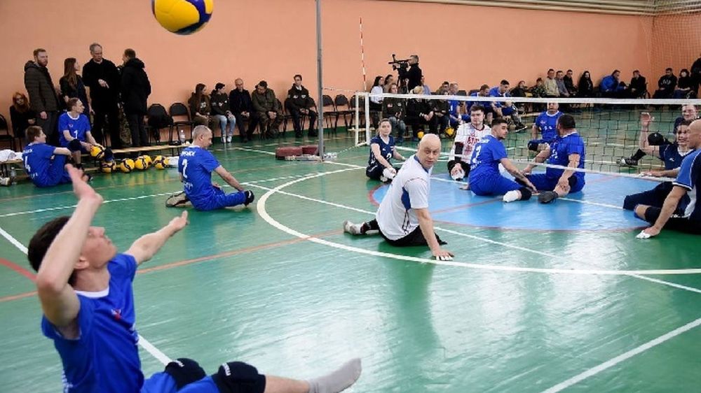 В ЛНР создали паралимпийскую команду по волейболу сидя, в состав которой вошли ветераны спецоперации