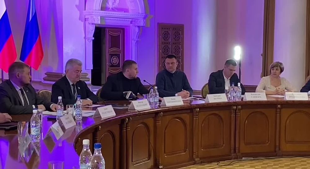 Партия "Единая Россия" откроет на базе своего регионального отделения в Луганске центр помощи предпринимателям