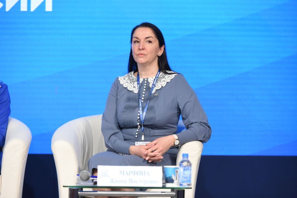 Дарья Лантратова: Сегодня хочу познакомить вас с Жанной Марфиной, координатором «Женского движения» в ЛНР, ректором Луганского государственного педагогического университета