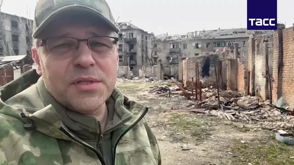 ВСУ не позволяют восстановить освобожденный около года назад город Рубежное в ЛНР. Об этом после поездки в регион рассказал нашему агентству бывший посол ЛНР в Москве Родион Мирошник