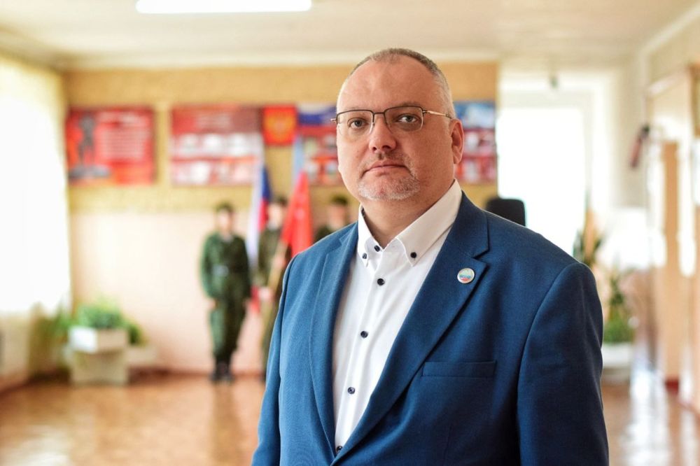 Директор Луганского учебно-воспитательного объединения "Восток", председатель комиссии по культуре, образованию и...