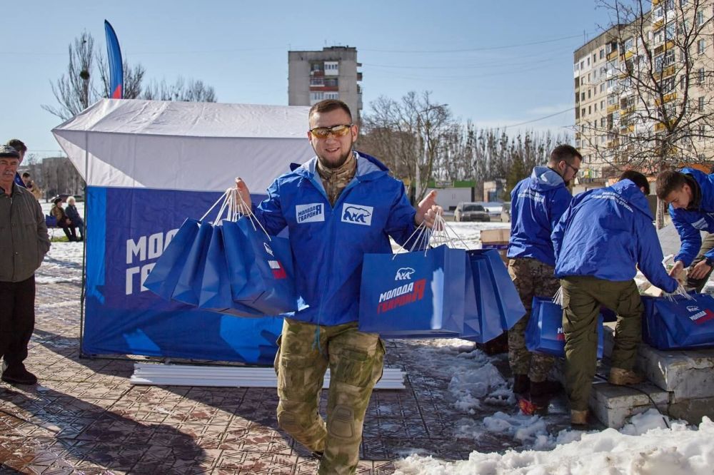 Виктор Водолацкий: Представители Луганского регионального отделения «Молодой Гвардии Единой России» вышли на улицы Лисичанска и устроили праздник для местных ребятишек!