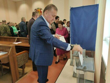 Глава администрации Луганска возглавил созданное в городе отделение "Единой России"