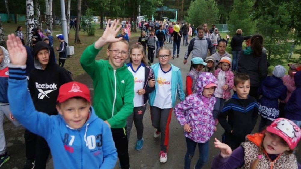 В ЛНР этим летом откроют почти 300 пришкольных лагерей