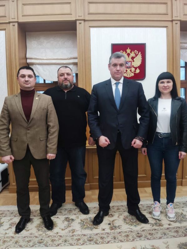 В Москве состоялась рабочая встреча председателя ЛДПР Леонида Слуцкого с координатором Луганского регионального отделения ЛДПР Максимом Уваровым