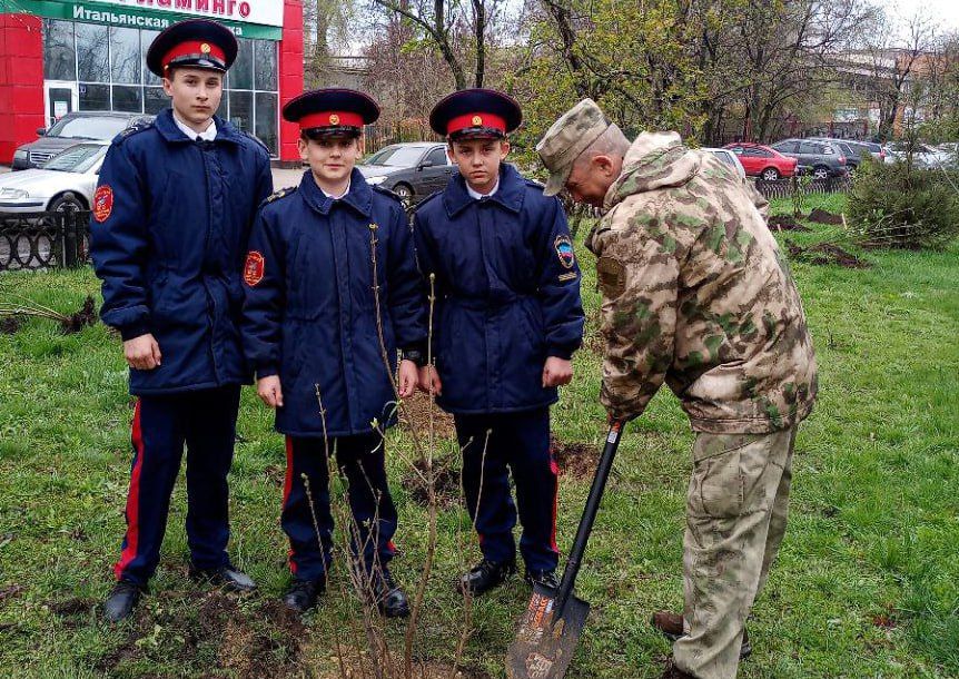 Луганские кадеты стали участниками Благотворительной акции «Сиреневый сад»