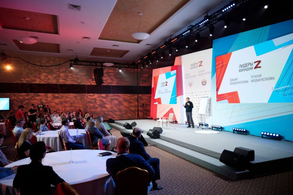 Блогер Юрий Подоляка выступил перед участниками объединенного полуфинала конкурсов «Лидеры возрождения. Донецкая Народная Республика» и «Лидеры возрождения. Луганская Народная Республика»