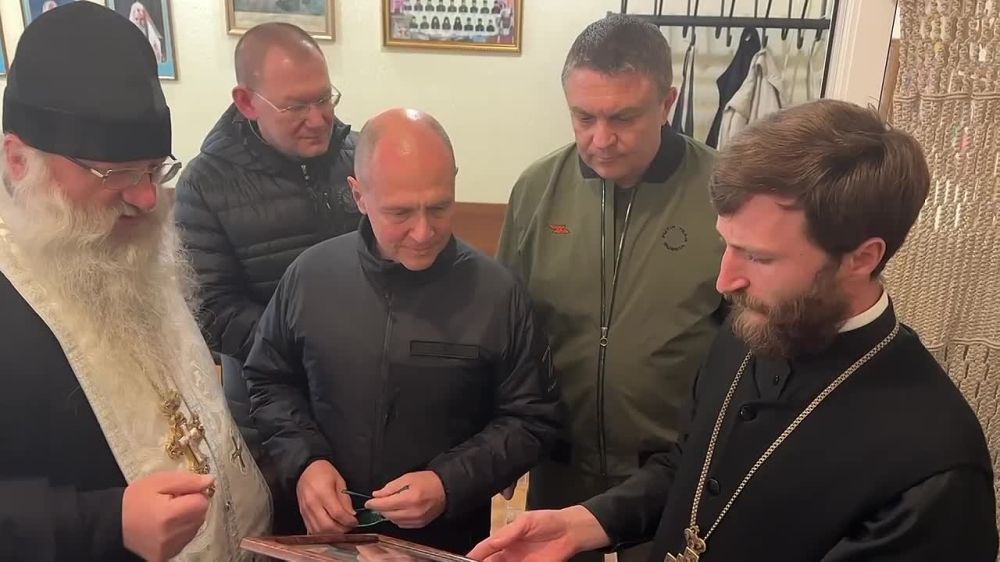 Леонид Пасечник: Луганская Народная Республика вместе с Россией, со всем православным миром празднует Великое Христово Воскресенье