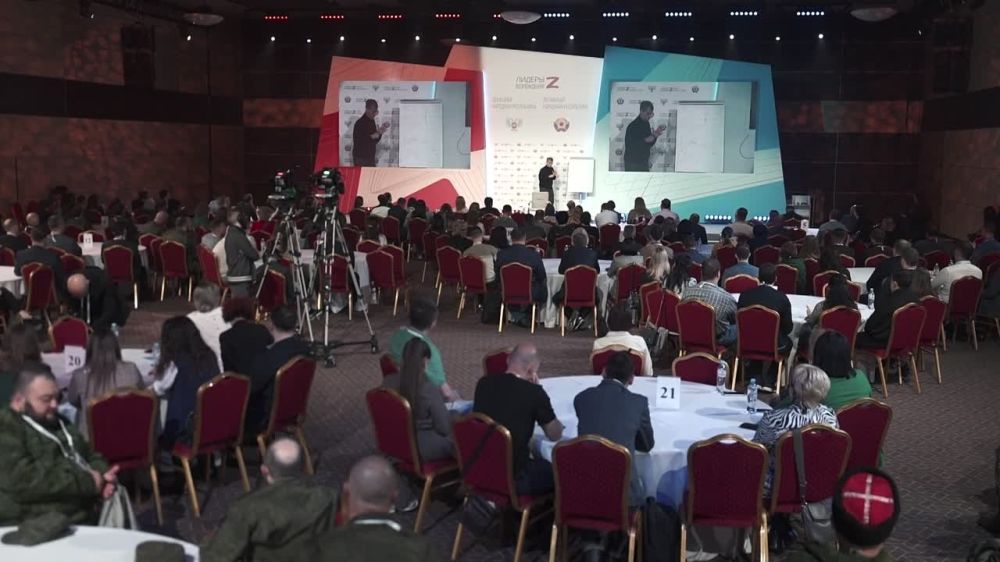 В рамках объединенного полуфинала кадровых конкурсов «Лидеры возрождения. Луганская Народная Республика» и «Лидеры возрождения. Донецкая Народная Республика» прошел мастер-класс известного блогера Юрия Подоляки