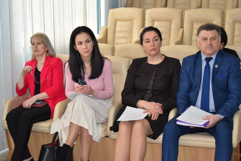 Заместитель Министра образования и науки ЛНР Лейла Зотова провела проектную сессию в рамках подготовки к форуму «Сильные идеи для нового времени», сообщили в МОН ЛНР