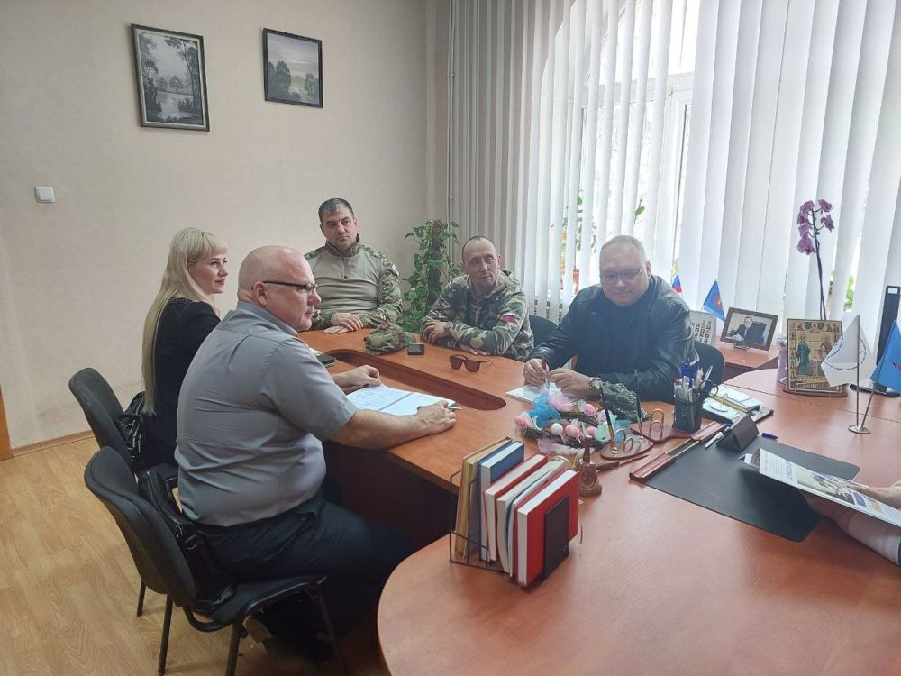 Уполномоченный по правам ребенка в ЛНР Инна Швенк, руководитель аппарата Уполномоченного по правам ребенка в ЛНР Олег Шкода...