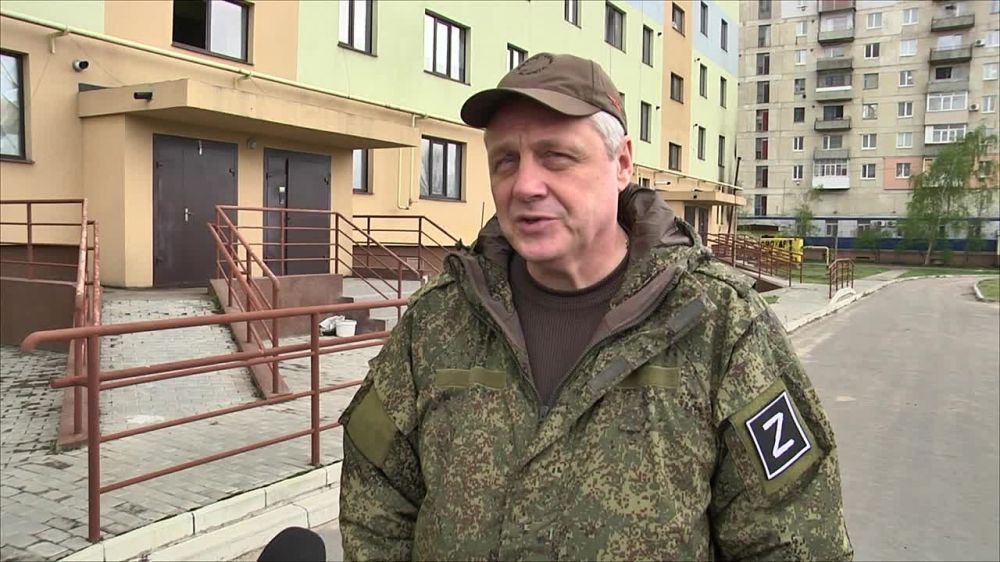 Председатель Правительства ЛНР Сергей Козлов и первый заместитель председателя Юрий Говтвин ознакомились с ходом восстановительных работ в городах Северодонецкой агломерации