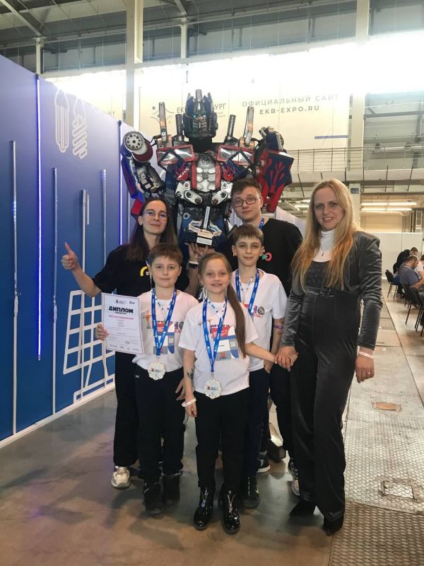 Дарья Лантратова: Внедрять в образовательные программы курсы по управлению беспилотными авиационными системами - с таким предложением выступил Владимир Путин