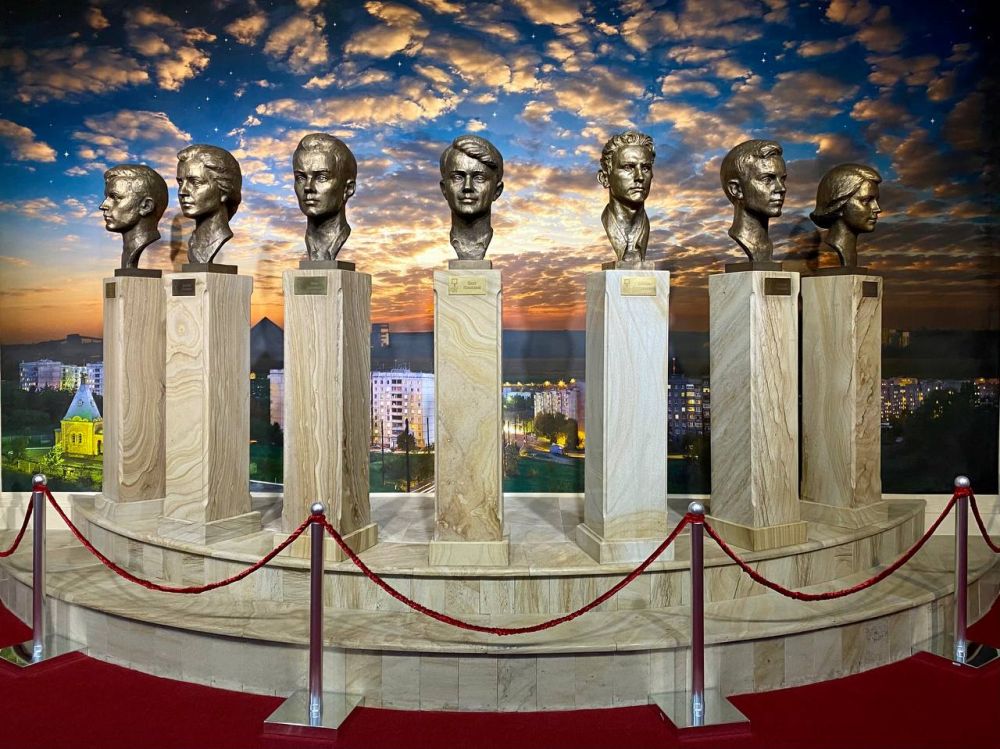 ������ ������� �������� ���������� ���� � 80-����� ������� ������� � ����� ��� ������� �������� ����� ������� ������� � ��������� �������� ���������� �����