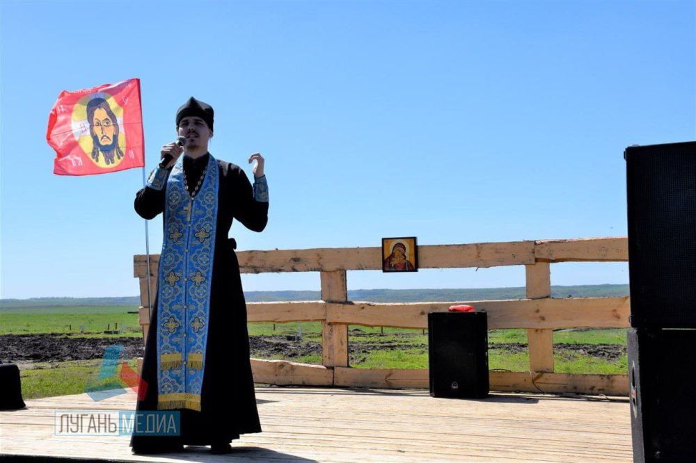 На военном полигоне тыловой зоны специальной военной операции для защитников рубежей русской земли состоялся концерт, посвященный грядущему Дню Великой Победы