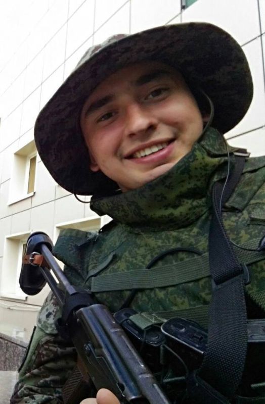 В результате покушение на Захара Прилепина погиб его соратник Александр «Злой» Шубин