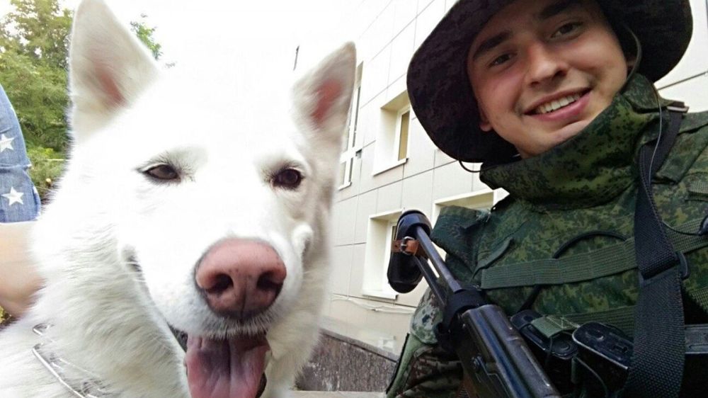 «Сражался за Донбасс еще со школы»: Погибший при взрыве водитель Захара Прилепина был готов идти за ним под пули