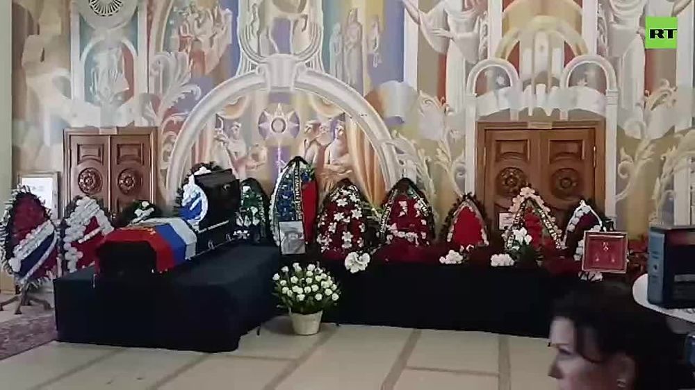 В Луганске в эти минуты прощаются с Александром Шубиным (позывной Злой)