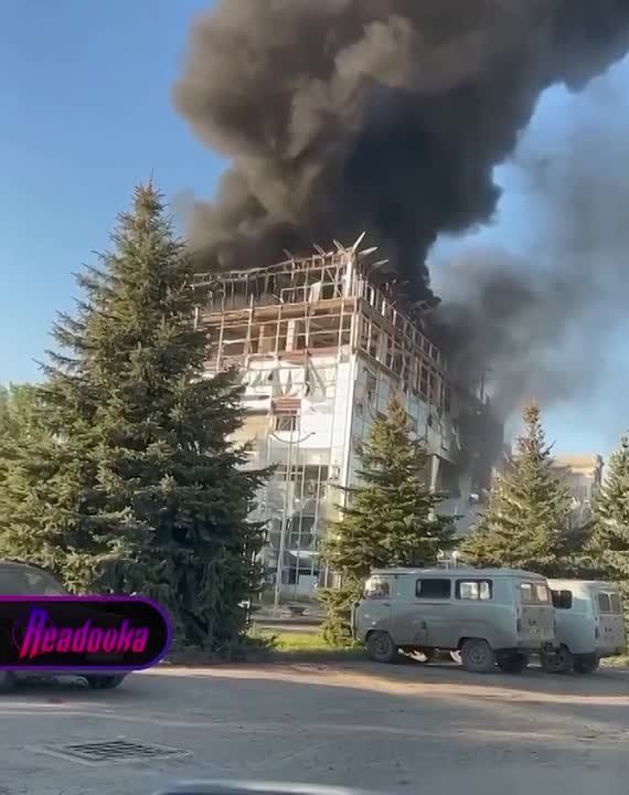 В Луганске под удар попал завод «Поли-Пак» — ракета разрушила здание предприятия почти полностью